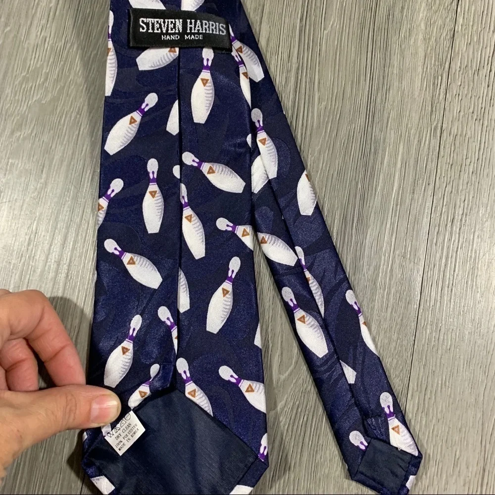 Steven Harris Bowling Pin‎ Tie